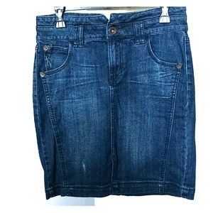 ✨ DKNY Jean skirt ✨